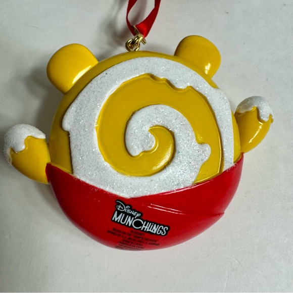 NWT. Disney Ornament - Munchlings Honey Cake Winnie The Pooh decoration - Picture 5 of 9